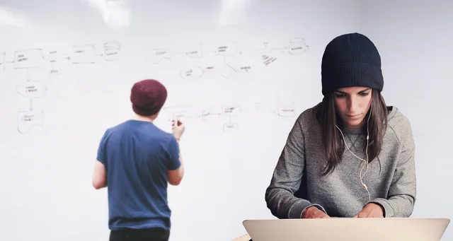 startup, planning, team, computing, programming, whiteboard, girl, laptop, project, strategy, work, technology, entrepreneur, whiteboard, whiteboard, whiteboard, whiteboard, whiteboard. Ukryte koszty wdrożenia ERP: czego nie obejmuje standardowa oferta